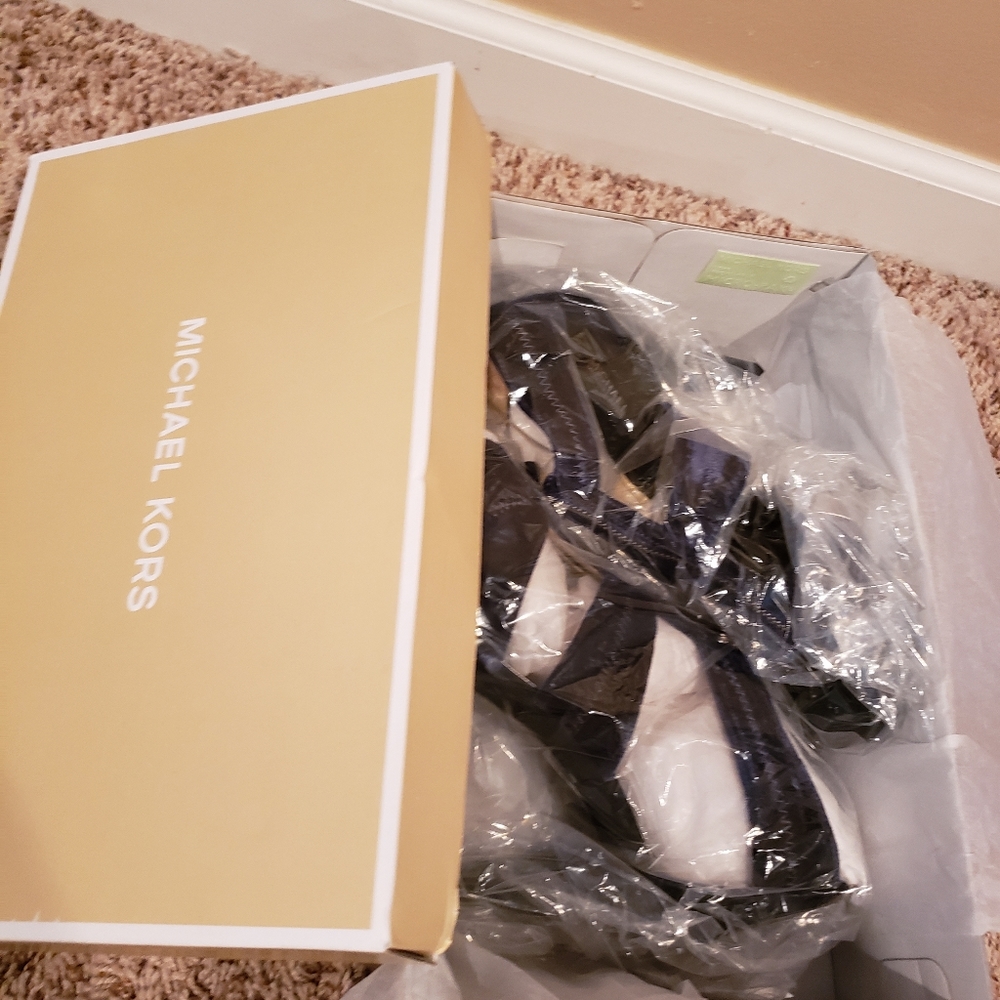 Michael Kors shoes - Picture 3 of 11